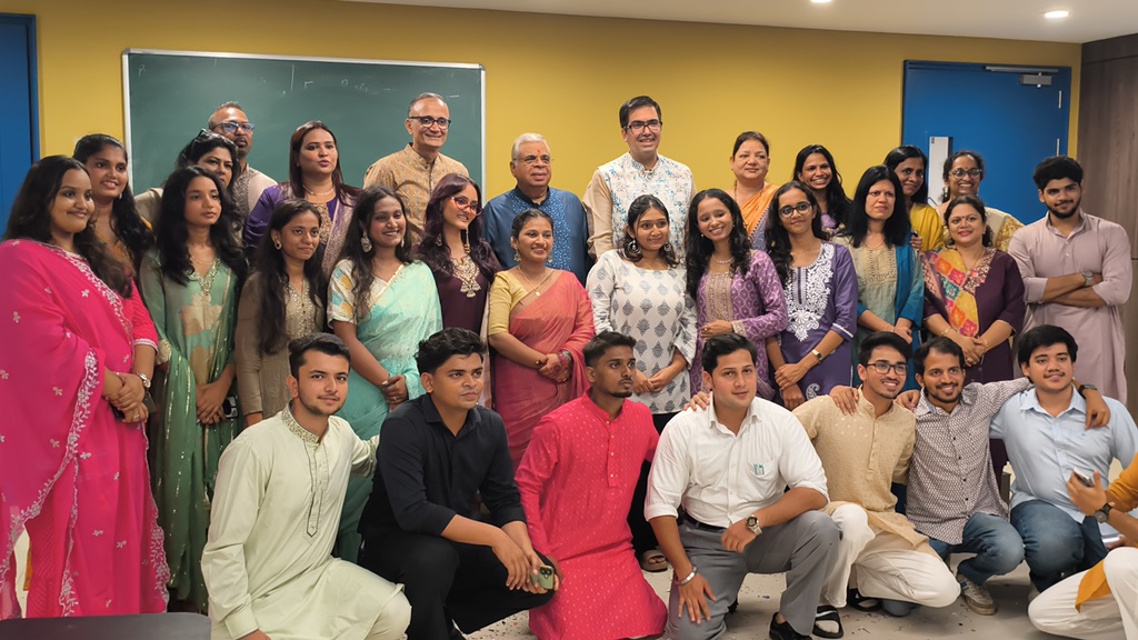 Hinduja College Celebrates Ganesh Sthapana with Devotion